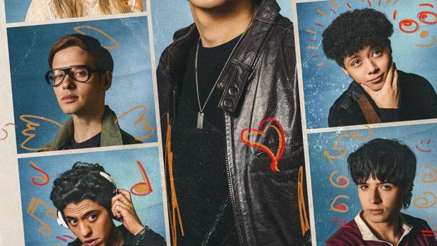 Das Poster für die Serie „La Primera Vez“ zeigt die Gesichter der Hauptdarsteller.