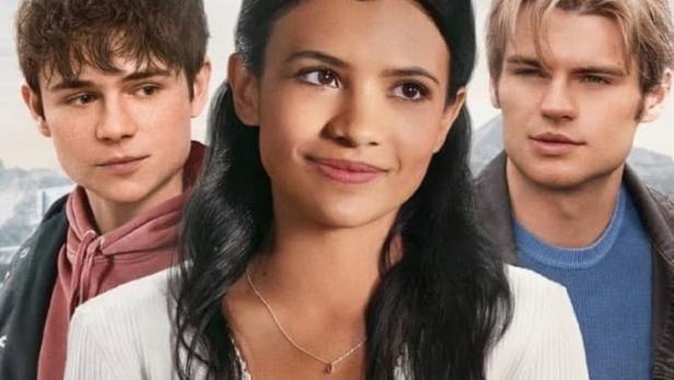 Das Filmplakat für „Ich und die Walter Boys“ zeigt drei junge Darsteller vor einer Bergkulisse.