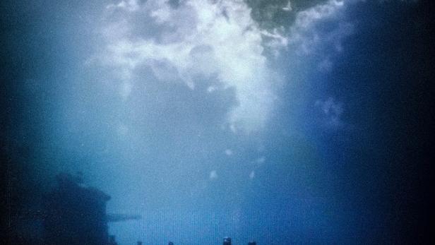 Das Poster für die Netflix-Dokumentation „ARA San Juan: Das verschwundene U-Boot“ zeigt ein U-Boot unter Wasser.