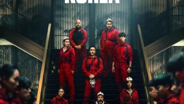 Das Poster für die Netflix-Serie „Haus des Geldes: Korea“ zeigt die Räuber in roten Overalls auf einer Treppe.