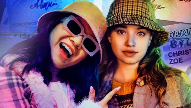 Das Filmplakat für „Fakes“ zeigt zwei junge Frauen vor gefälschten Führerscheinen.