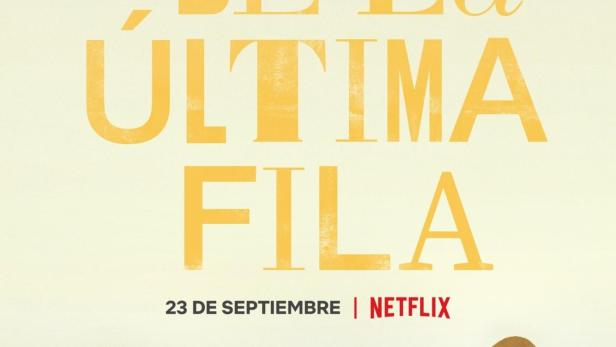 Das Filmplakat für „Las de la Última Fila“ zeigt fünf Frauen am Strand, die auf das Meer blicken.
