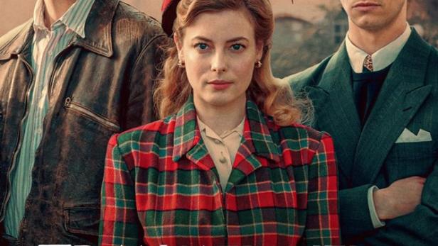 Das Filmplakat zu „Transatlantic“ zeigt drei Personen vor einem Gebäude.