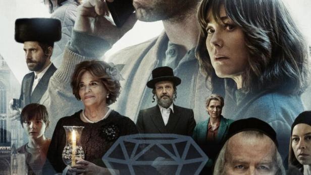 Das Filmplakat für „Rough Diamonds“ zeigt eine Gruppe von Menschen vor einer Stadtkulisse.