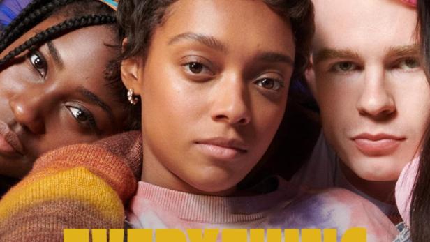 Das Gruppenbild der Besetzung der Fernsehserie „Everything Now“.