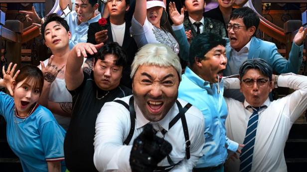 Das Poster für „Comedy Royale“ zeigt eine Gruppe von Comedians auf einer Treppe.