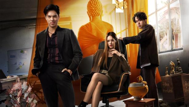 Das Poster für eine Netflix-Serie zeigt drei junge Leute vor einem Buddha-Bild und Geldstapeln.