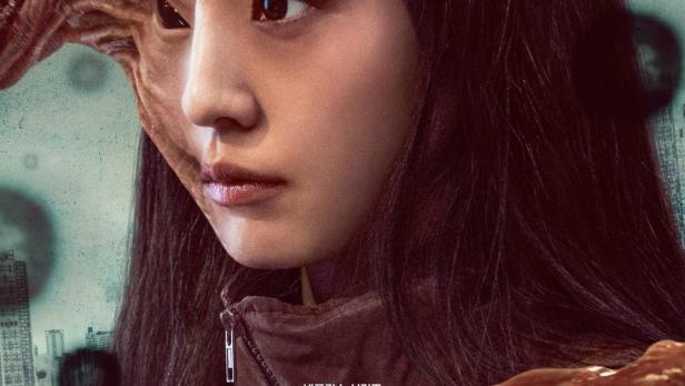 Das Poster für die Netflix-Serie „Parasyte: The Grey“ zeigt eine Frau mit einer parasitären Kreatur an ihrem Kopf.