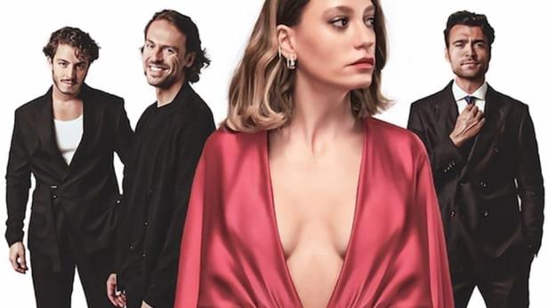 Das Filmplakat für „Danke – Nächster!“ zeigt eine Frau in einem roten Kleid und drei Männer im Hintergrund.