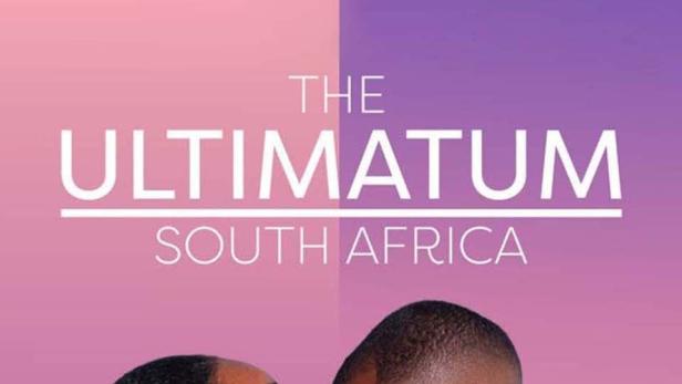Das Werbeplakat für „The Ultimatum: South Africa“ zeigt ein Paar vor einem zweifarbigen Hintergrund.