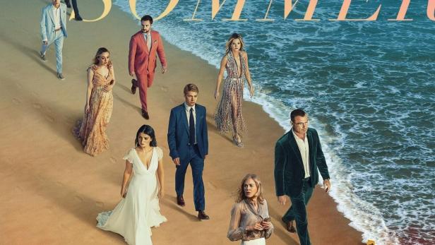 Das Filmplakat zu „Ein neuer Sommer“ zeigt mehrere Personen am Strand.