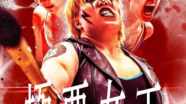 Das Poster für „The Queen of Villains“ zeigt eine Wrestlerin mit Gesichtsbemalung und zwei weitere Frauen.