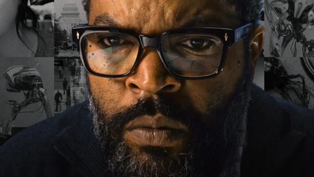 Das Filmplakat für „Krieg der Welten“ zeigt Ice Cube vor einer Collage apokalyptischer Bilder.