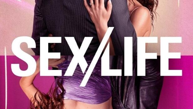Das Poster für die Fernsehserie „Sex/Life“ zeigt ein Paar in inniger Umarmung.