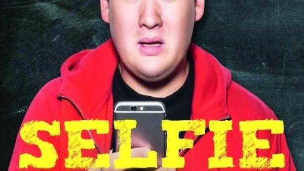 Das Cover des Buches „Selfie von Mutti!“ von Chris Tall zeigt den Autor mit überraschtem Gesichtsausdruck.