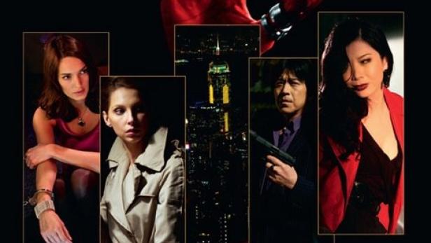 Das Filmplakat für „Les Nuits Rouges du Bourreau de Jade“ zeigt eine rote Hand mit langen, messerartigen Fingernägeln.