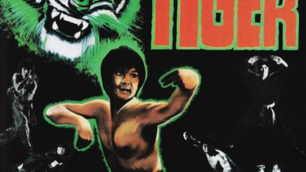 Das Filmplakat für „Duell der 7 Tiger“ zeigt einen Karatekämpfer und einen Tiger.