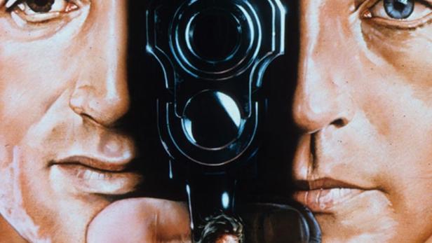 Das Filmplakat für „Savage Harbor“ zeigt zwei Männergesichter, eine Pistole und eine Frau, die rennt.