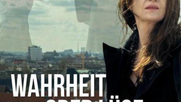Das Filmplakat für „Wahrheit oder Lüge“ zeigt Natalia Wörner vor einer Berliner Stadtsilhouette.