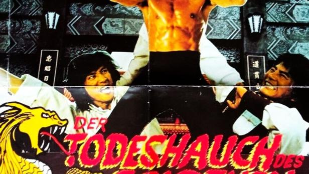 Ein Filmposter für „Der Todeshauch des goldenen Drachen: Kung Fu Superman“ mit Jacky's Chen.