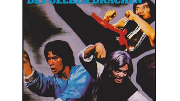 Das Cover des Films „Todeshauch des gelben Drachen“ zeigt drei asiatische Kampfkünstler in Aktion.