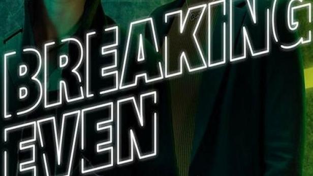 Zwei Frauen vor dem Schriftzug „Breaking Even“.