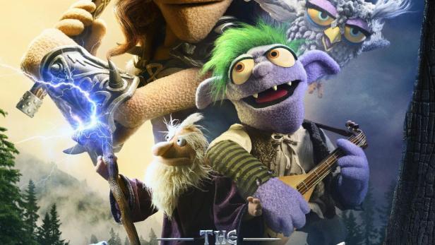 Das Filmplakat für „The Barbarian and the Troll“ zeigt verschiedene Puppenfiguren vor einer Burg.