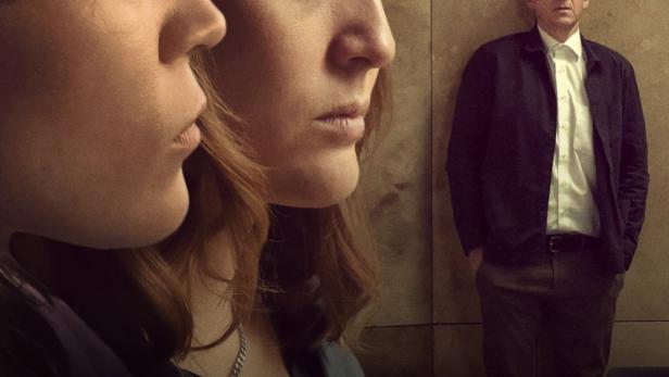 Das Filmplakat zu „37 Sekunden“ zeigt zwei Frauen im Profil und einen Mann an einer Wand.