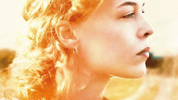 Das Filmplakat für „Miroirs No. 3“ zeigt eine junge Frau im Profil.