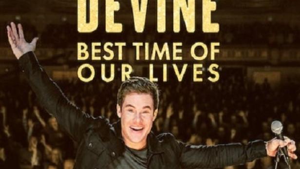 Das Netflix-Special „Adam DeVine: Best Time of Our Lives“ zeigt den Comedian auf der Bühne.