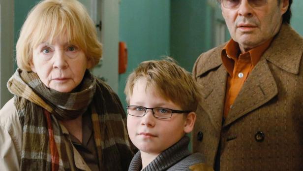 Das Filmplakat zu „Konrad und Katharina“ zeigt eine Frau, einen Jungen und einen Mann.