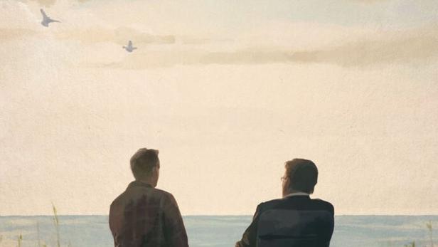 Das Filmplakat für „2 Freunde“ mit Ulrich Matthes und Justus von Dohnányi zeigt zwei Männer am Meer.