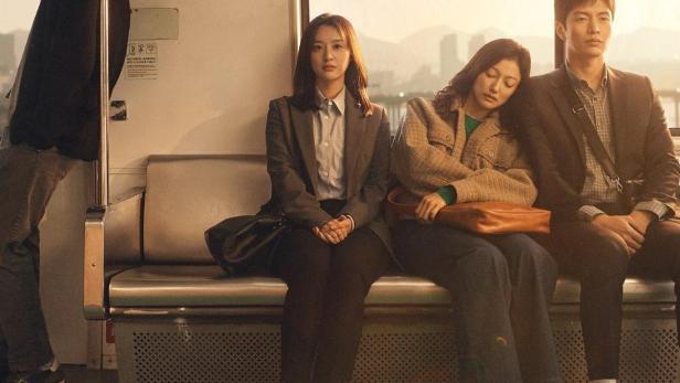 Plakat für die koreanische Fernsehserie „Mein Befreiungstagebuch“ mit vier Personen in einem Zug.