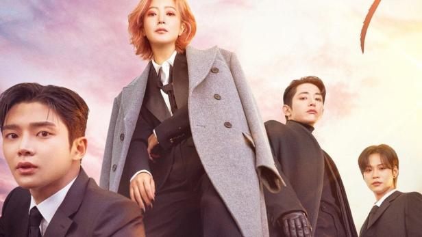 Das Poster für die koreanische Fernsehserie „Tomorrow“ mit vier Hauptdarstellern vor einem Himmel im Sonnenuntergang.