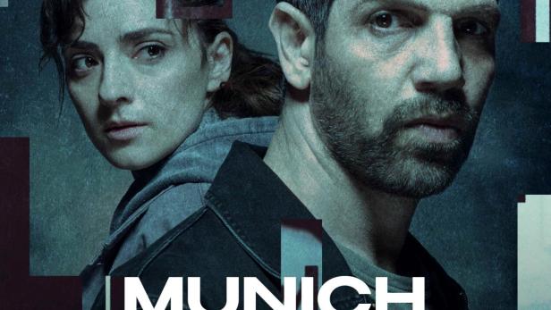 Das Filmplakat für „Munich Games“ zeigt ein Paar vor einem abstrakten Hintergrund.