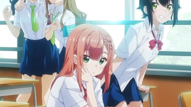 Eine Szene aus dem Anime „Yumemiru Danshi wa Genjitsushugisha“ mit vier Schülerinnen in einem Klassenzimmer.