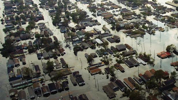Luftaufnahme von überfluteten Häusern, möglicherweise nach einem Hurrikan.