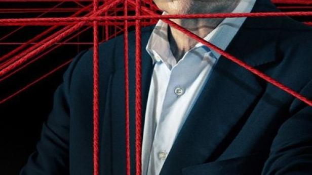 Ein Porträt von Dermot Murnaghan vor dem Hintergrund des Titels „Killer Britain“ und roten Fäden.