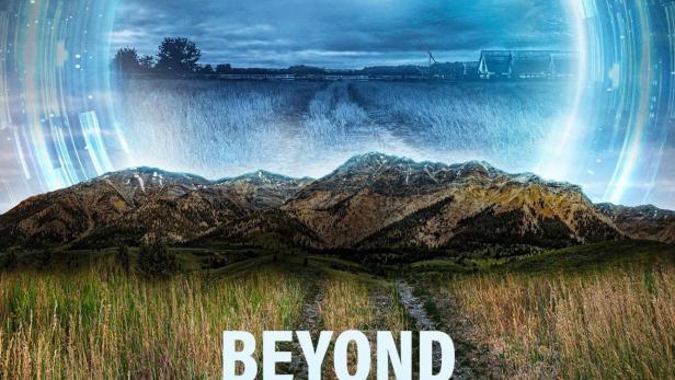 Das Cover für „Beyond Skinwalker Ranch“ zeigt eine Landschaft unter einem futuristischen Portal.