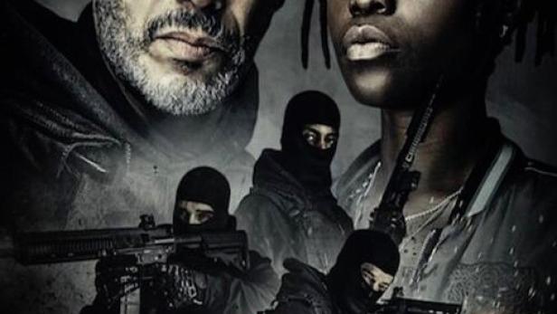 Das Filmplakat für „Im Auge des Wolfes“ zeigt zwei Protagonisten und bewaffnete Personen.