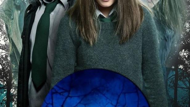 Das Poster für „Wolfblood Uncovered“ zeigt vier Jugendliche, von denen zwei gelbe Augen haben.