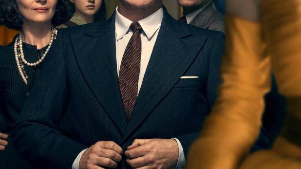 Das Filmplakat für „The New Look“ zeigt Ben Mendelsohn als Christian Dior.