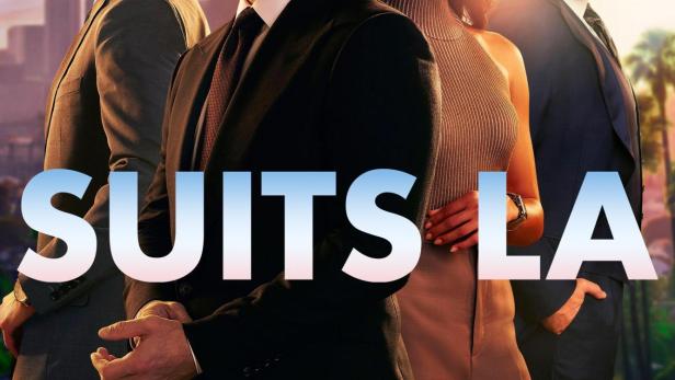 Das Poster für „Suits LA“ zeigt vier Anwälte vor der Skyline von Los Angeles.