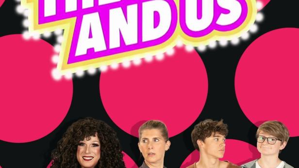Das Poster für „The Drag and Us“ zeigt eine Dragqueen mit drei Familienmitgliedern.