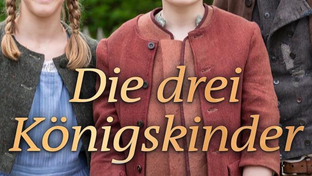 Drei junge Schauspieler in Kostümen für den Film „Die drei Königskinder“.