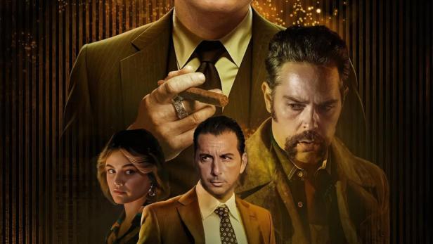 Das Filmplakat für „Gemini Lounge: Der Mafia-Kodex“ zeigt Emile Hirsch und Lucy Hale.