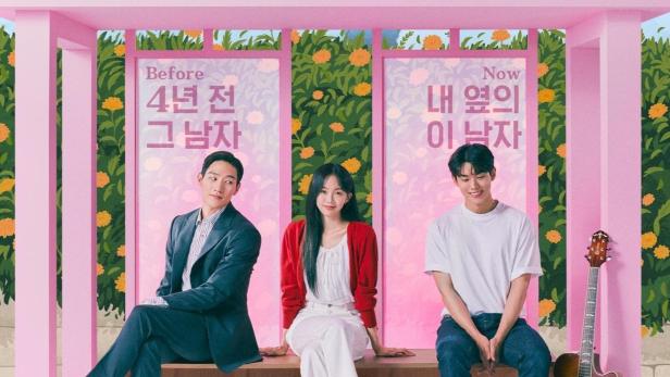 Das Poster für „Soundtrack #2“ zeigt drei junge Leute an einer rosa Bushaltestelle.