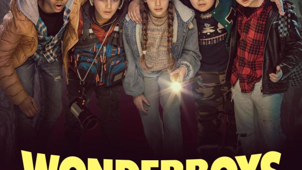 Fünf Kinder stehen vor der Skyline von Neapel im Filmplakat zu „Wonderboys: Der geheime Schatz von Neapel“.