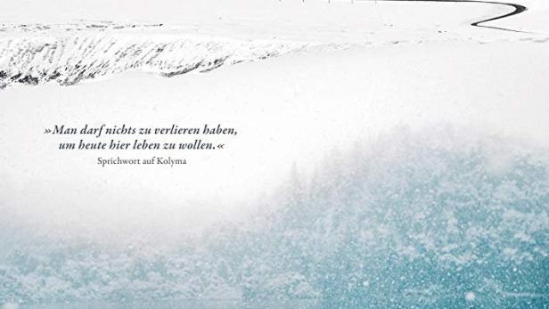 Das Filmplakat für „Kolyma“ zeigt eine verschneite Straße in Sibirien.