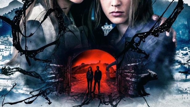 Das Filmplakat zu „Feria: Dunkles Licht“ zeigt zwei junge Frauen vor einem roten Tunnel.